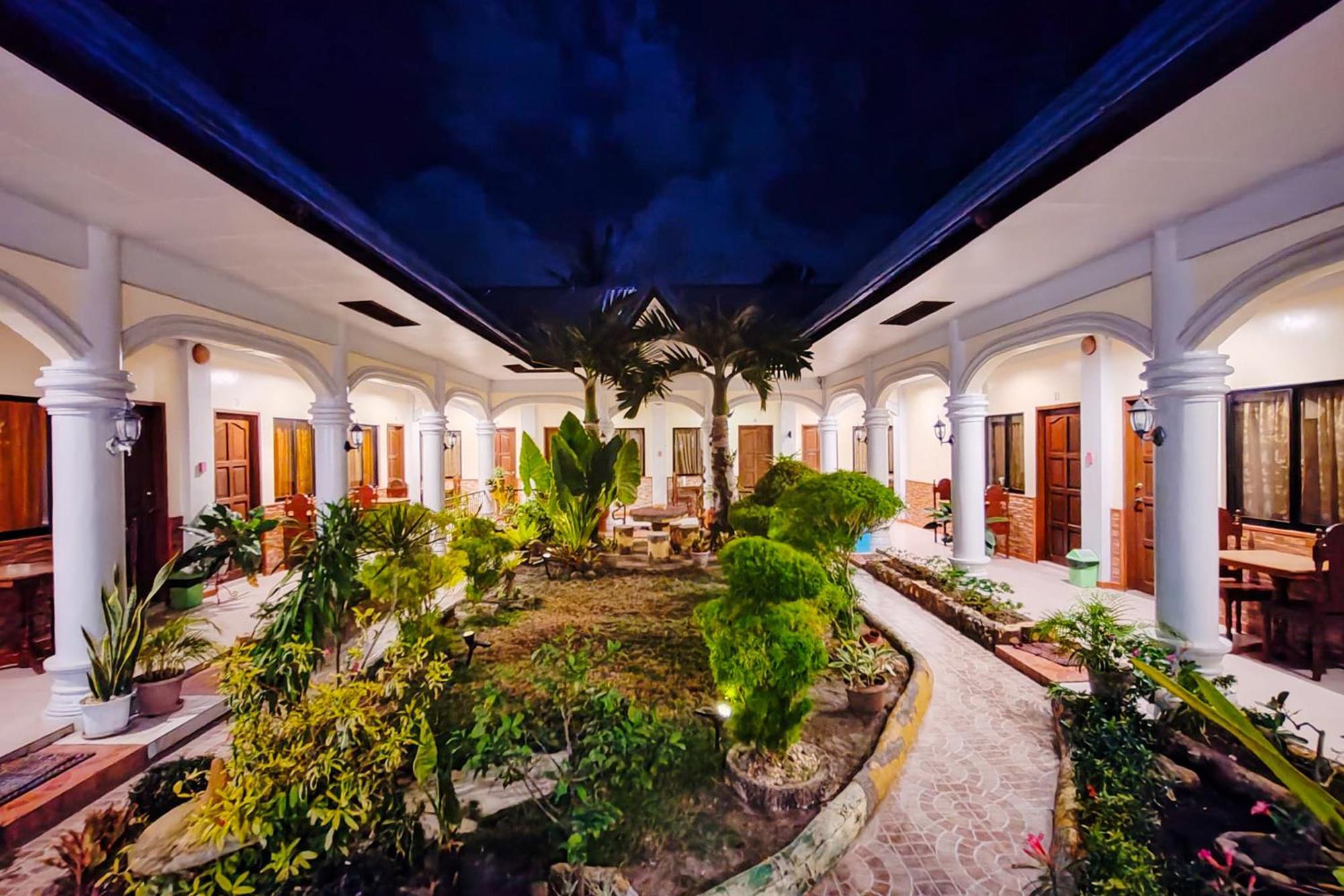 Mbg Travellers Inn Powered By Cocotel Puerto Princesa Buitenkant foto
