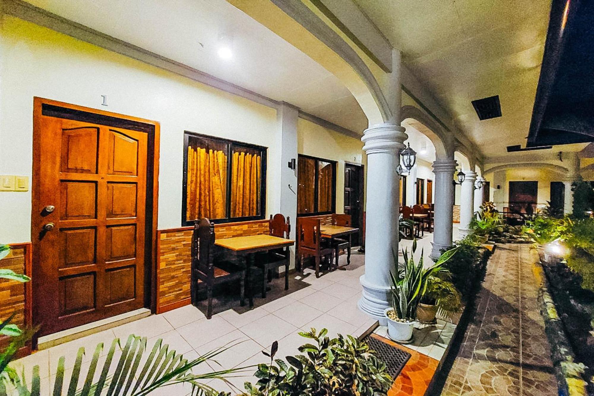 Mbg Travellers Inn Powered By Cocotel Puerto Princesa Buitenkant foto