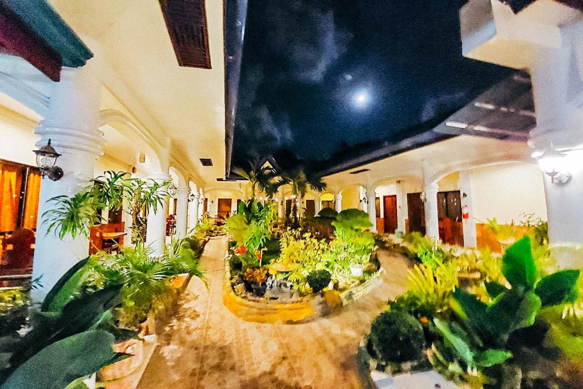 Mbg Travellers Inn Powered By Cocotel Puerto Princesa Buitenkant foto