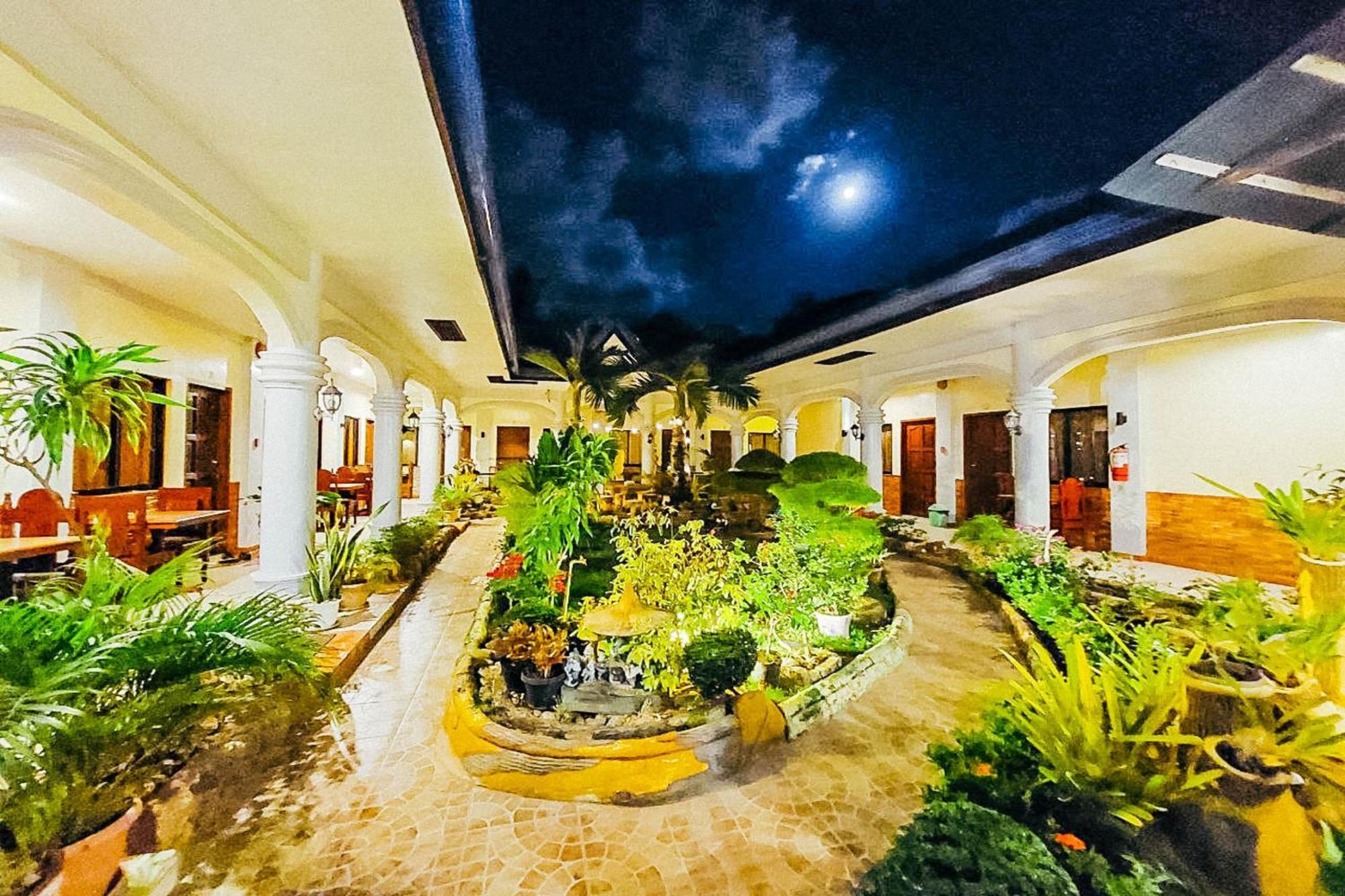 Mbg Travellers Inn Powered By Cocotel Puerto Princesa Buitenkant foto