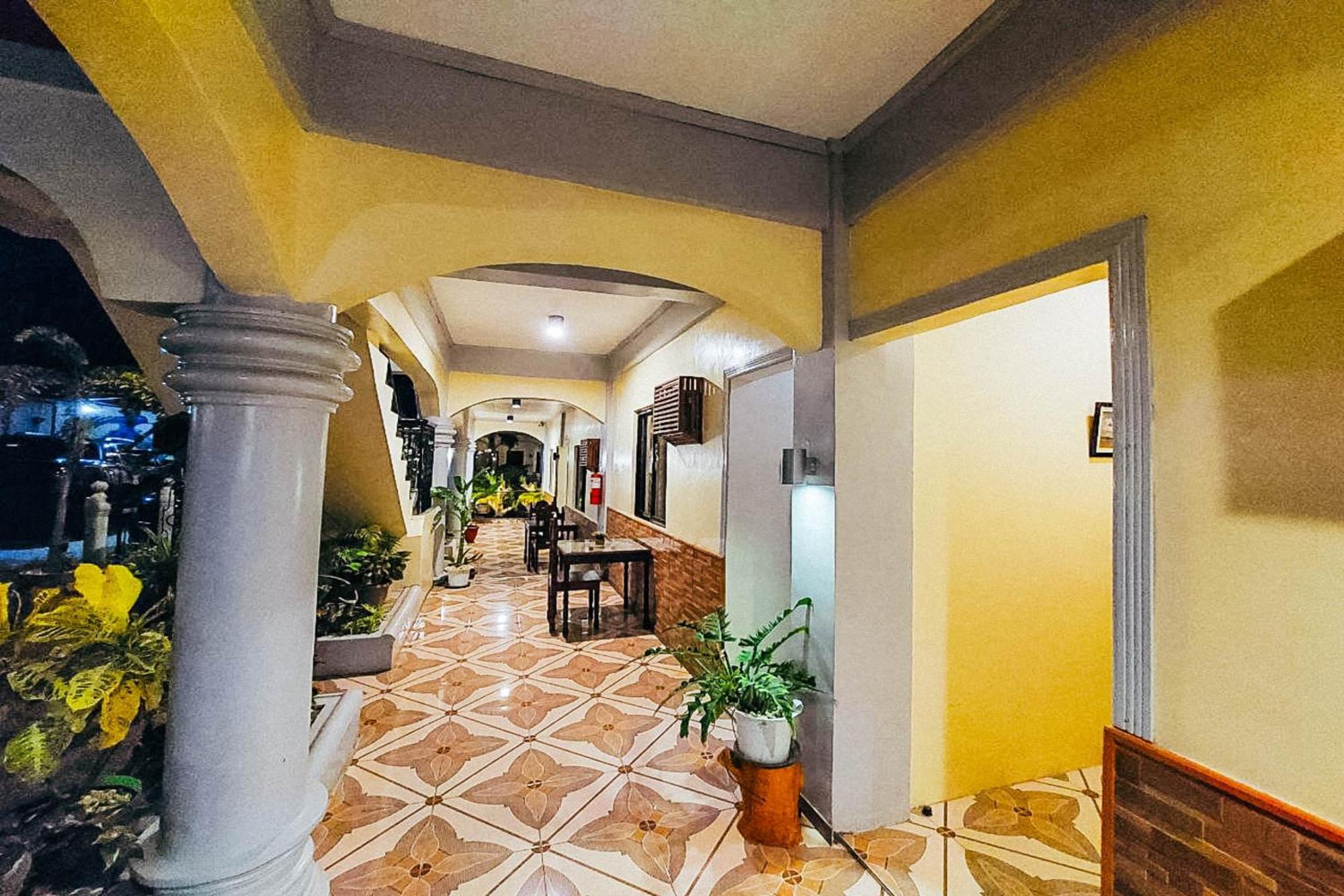 Mbg Travellers Inn Powered By Cocotel Puerto Princesa Buitenkant foto